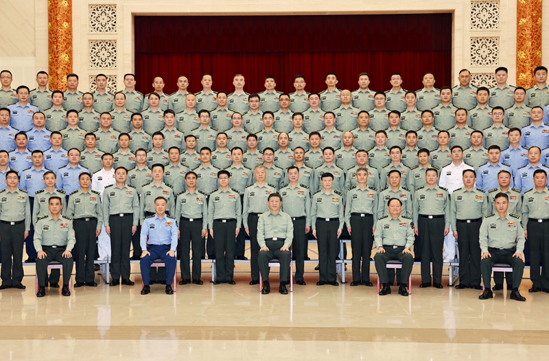 5月22日至24日，中共中央總書記、國家主席、中央軍委主席習近平在山東考察。這是23日上午，習近平在濟南親切接見駐濟南部隊上校以上領導干部，代表黨中央和中央軍委向駐濟南部隊全體官兵致以誠摯問候。