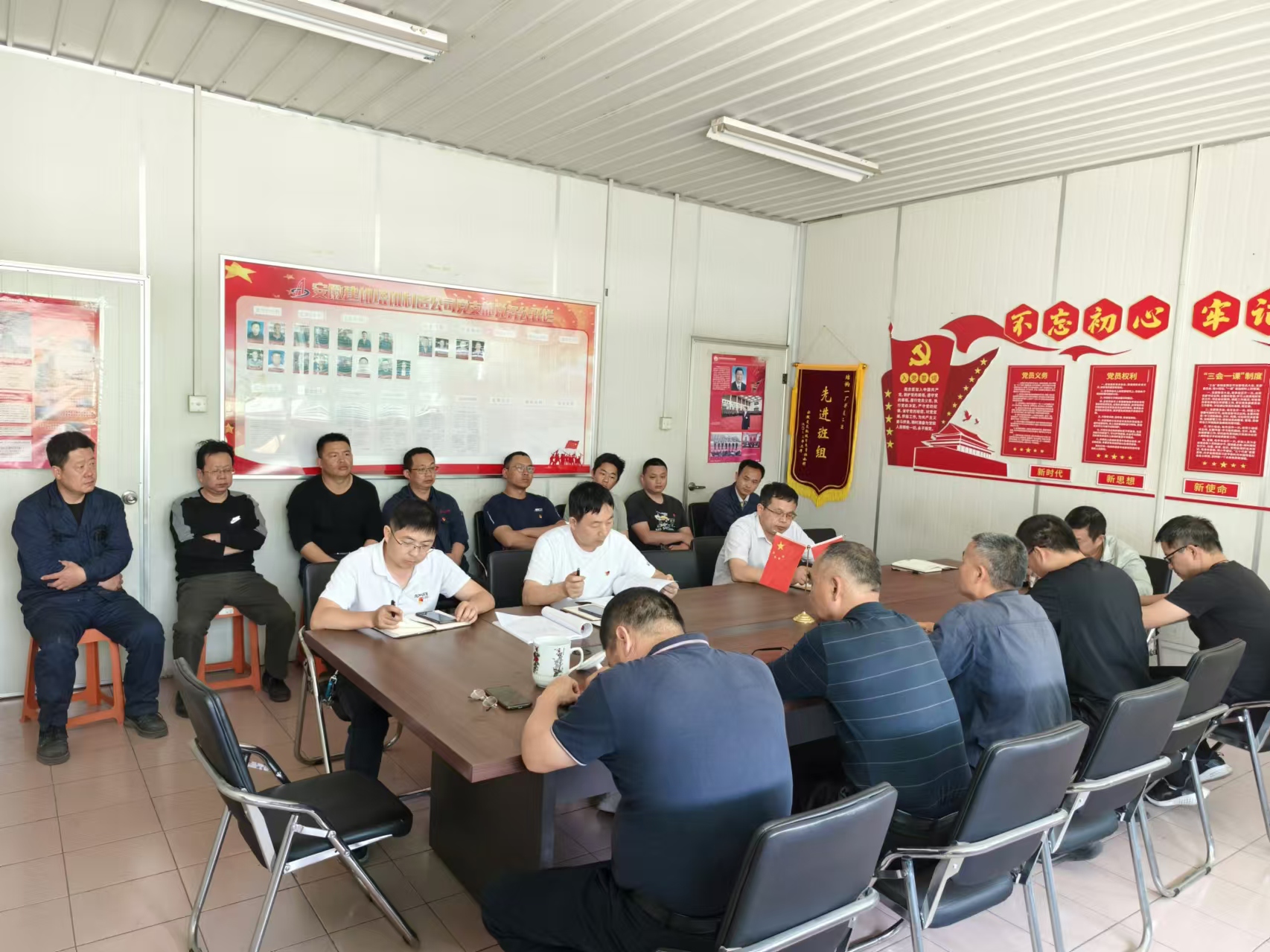 生產(chǎn)制造黨支部.jpg 生產(chǎn)制造黨支部.jpg