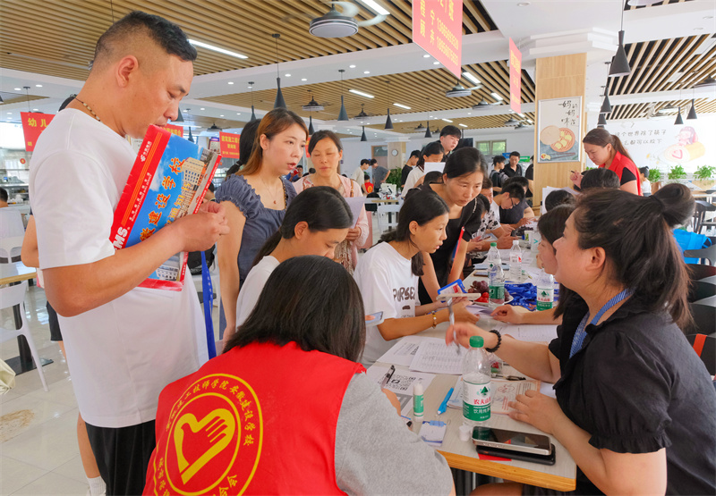 新生報(bào)到現(xiàn)場 (4).jpg 新生報(bào)到現(xiàn)場 (4).jpg