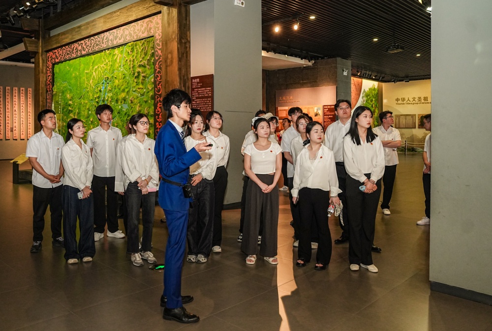 4. 參觀名人館.JPG