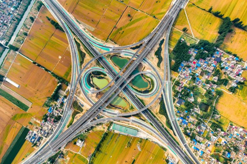 安徽建工自主投資建設的徐淮阜高速。安徽建工集團供圖